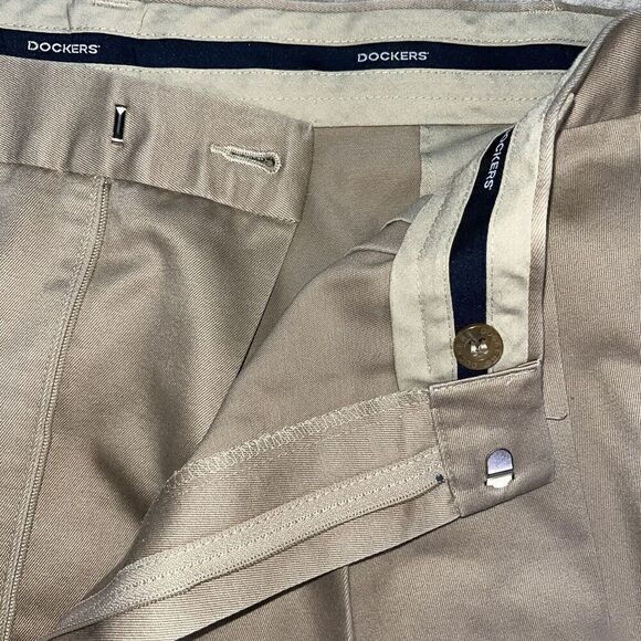 Dockers Mens Pleated Classic Fit Pants Khaki Tan W44 X‎ L32 Business Career - Picture 8 of 10